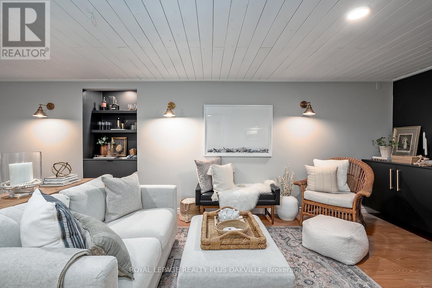 1159 Barclay Circle, Milton, ON - Indoor Photo Showing Living Room