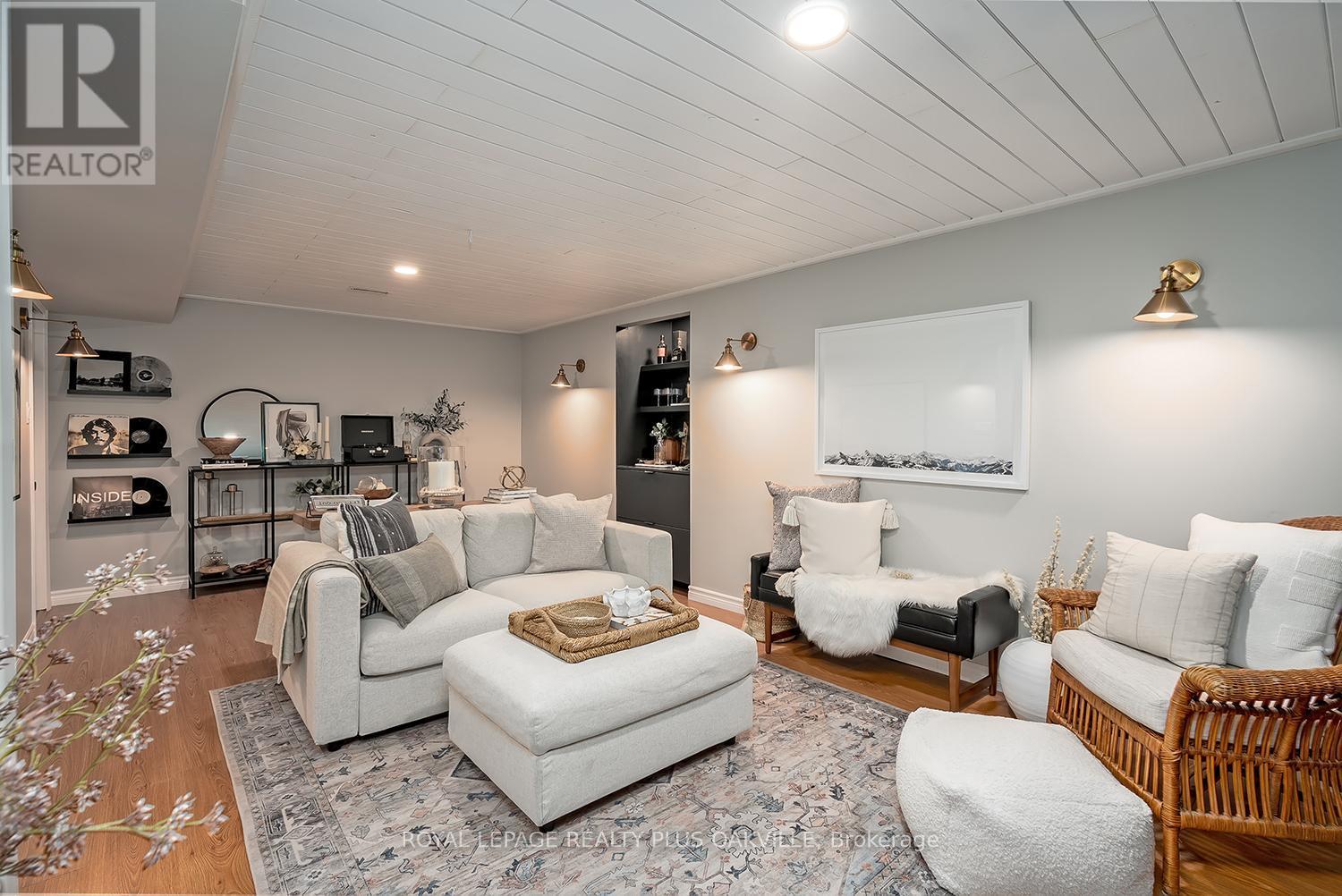 1159 Barclay Circle, Milton, ON - Indoor Photo Showing Living Room