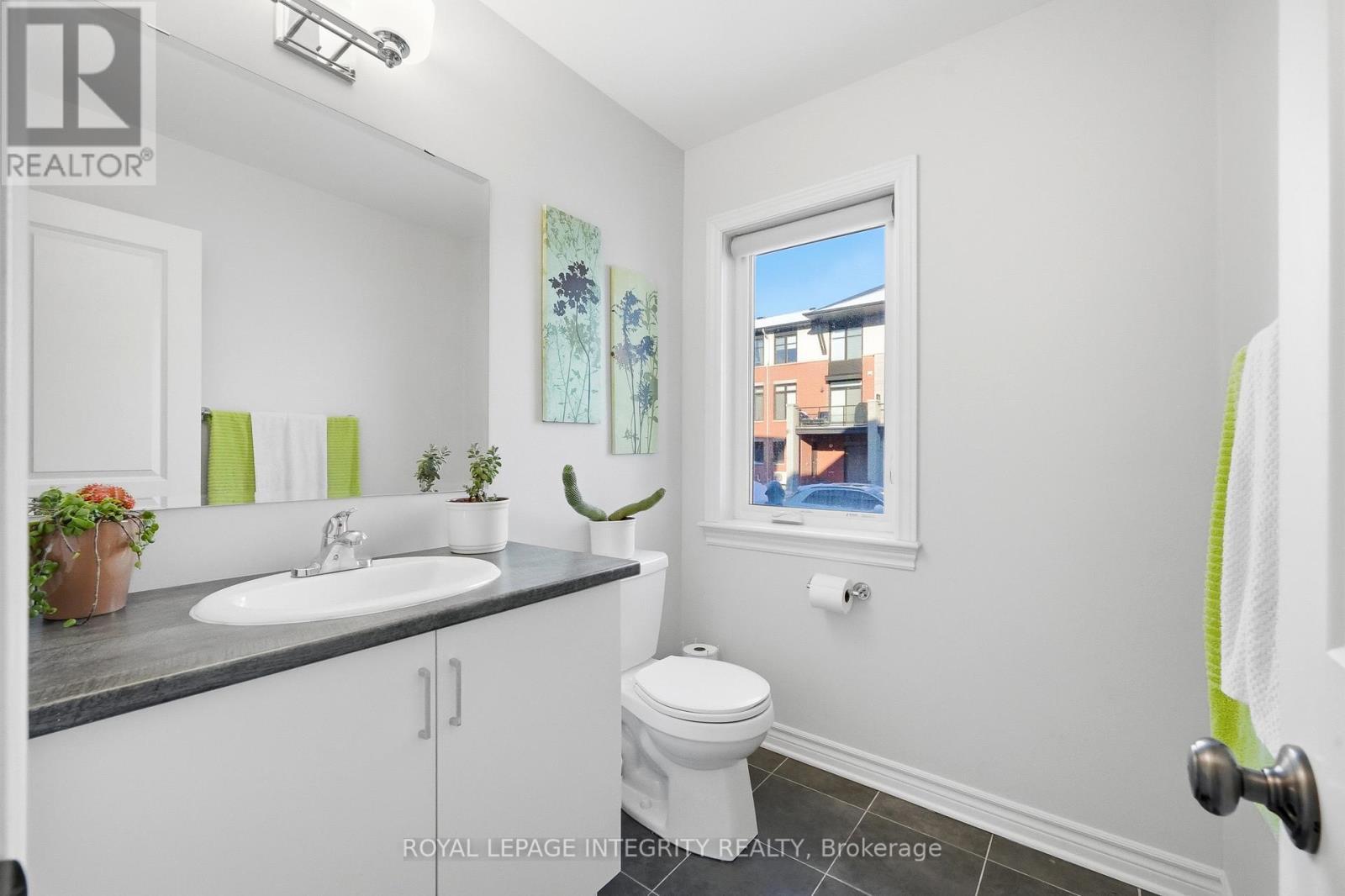 520 Stadacone Row, Ottawa, ON - Indoor Photo Showing Bathroom