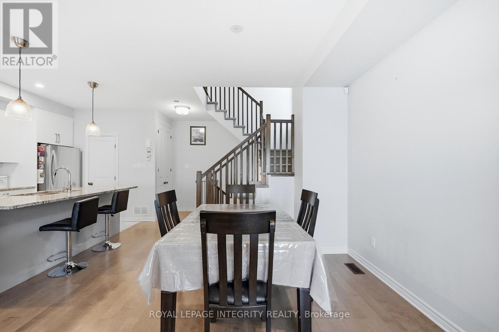 520 Stadacone Row, Ottawa, ON - Indoor Photo Showing Dining Room