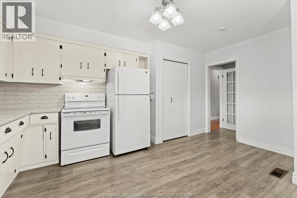 1796 Albert Road, Windsor, ON - Indoor Photo Showing Kitchen
