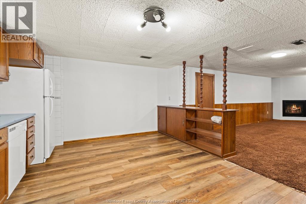1796 Albert Road, Windsor, ON - Indoor Photo Showing Kitchen