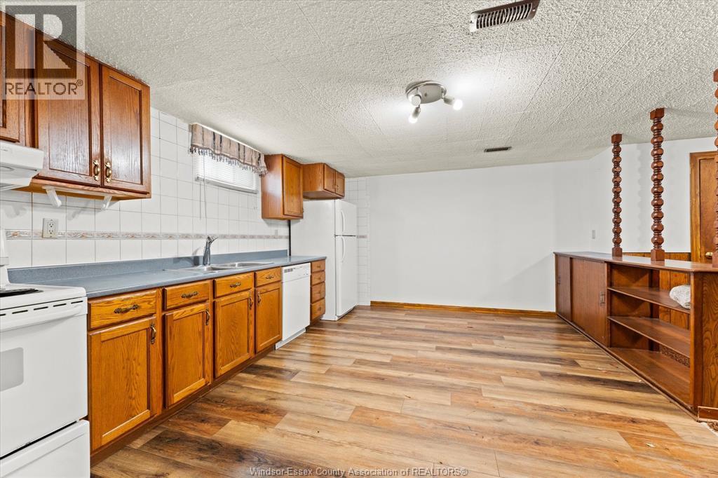 1796 Albert Road, Windsor, ON - Indoor Photo Showing Kitchen With Double Sink