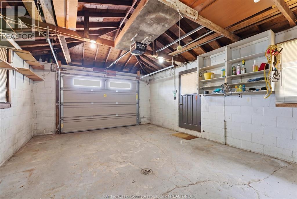 1796 Albert Road, Windsor, ON - Indoor Photo Showing Garage