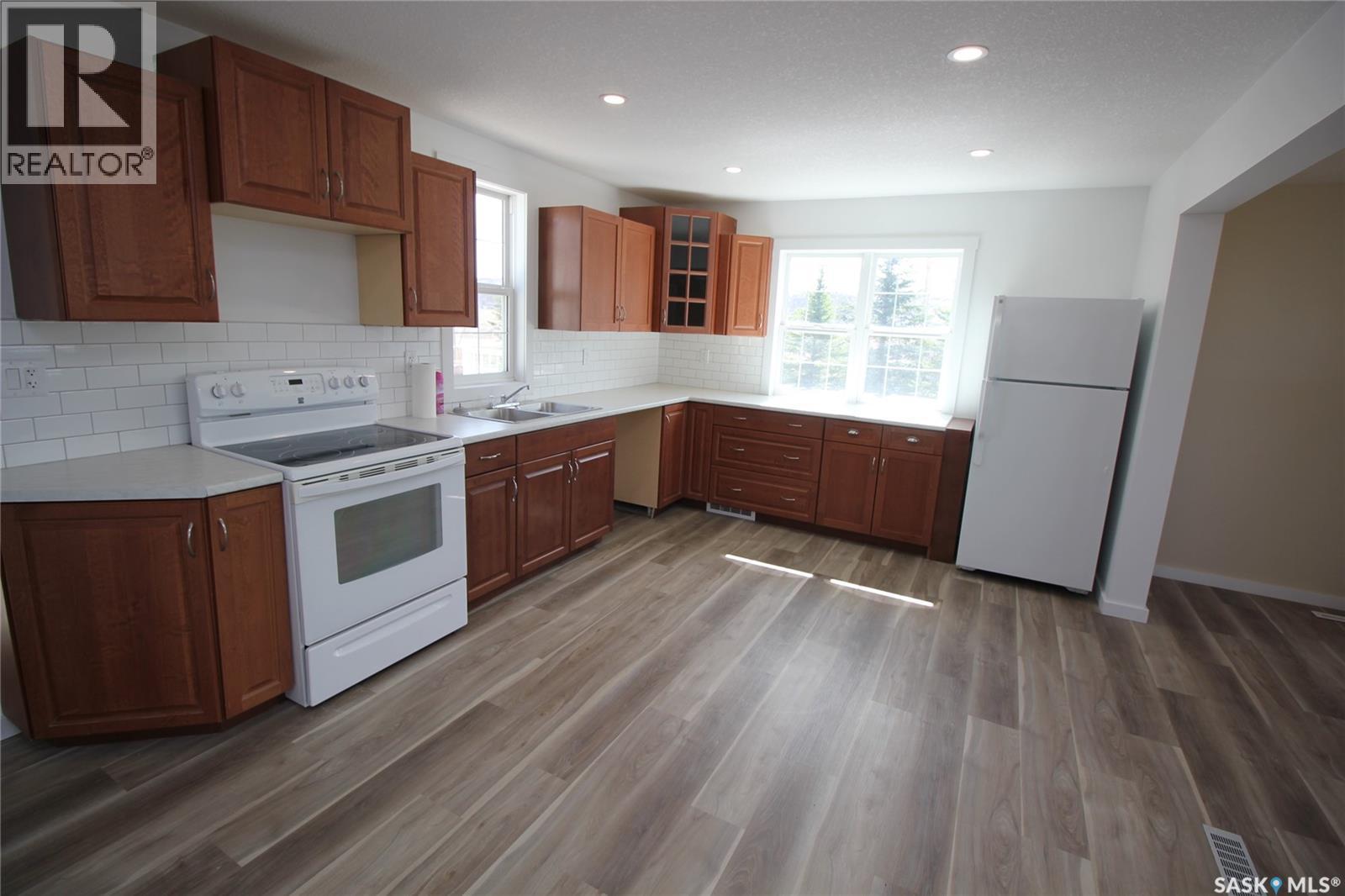 10 Louise Crescent, Katepwa Beach, SK - Indoor Photo Showing Kitchen