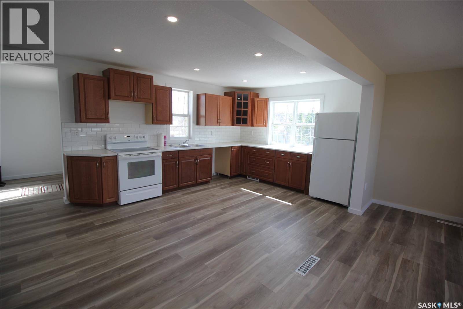 10 Louise Crescent, Katepwa Beach, SK - Indoor Photo Showing Kitchen