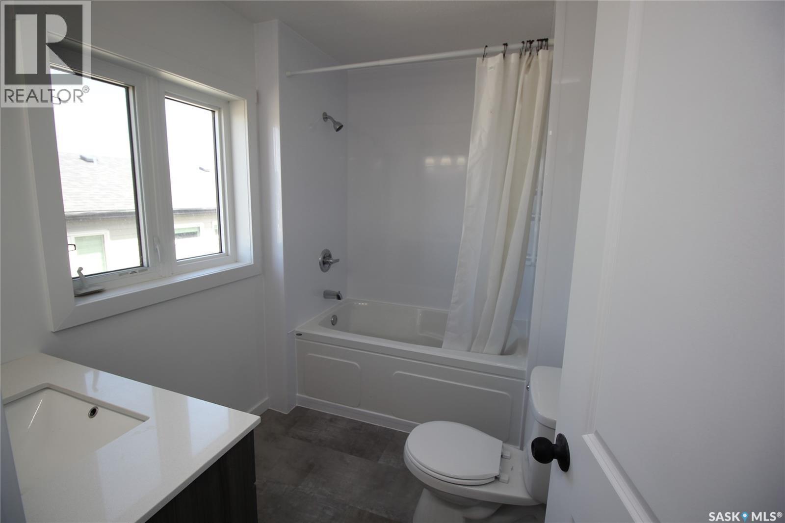 10 Louise Crescent, Katepwa Beach, SK - Indoor Photo Showing Bathroom