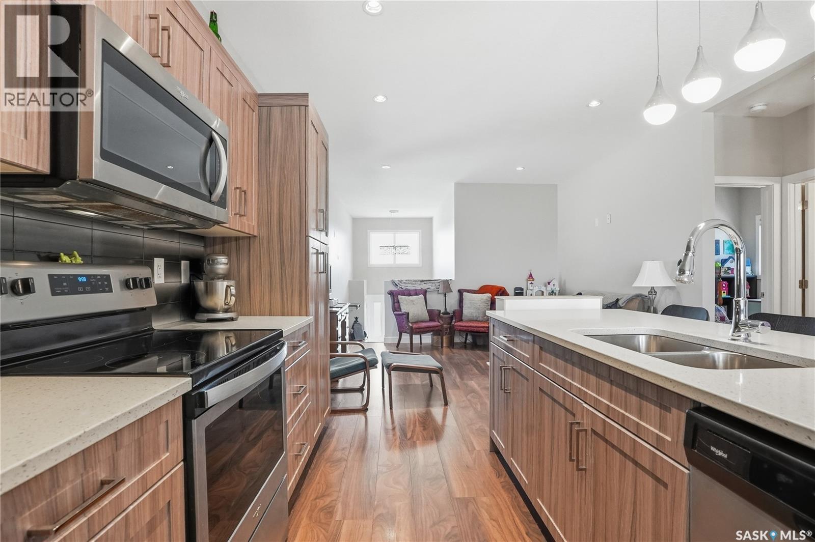 1407 Hughes Drive, Saskatoon, SK - Indoor Photo Showing Kitchen With Double Sink With Upgraded Kitchen