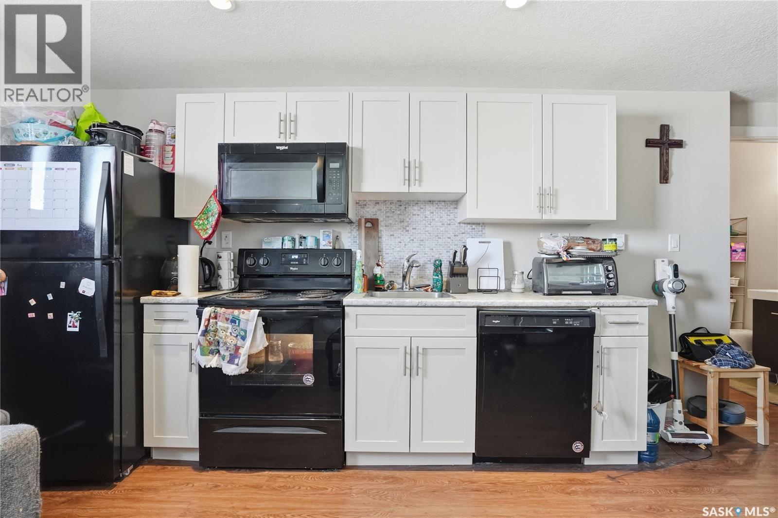 1407 Hughes Drive, Saskatoon, SK - Indoor Photo Showing Kitchen