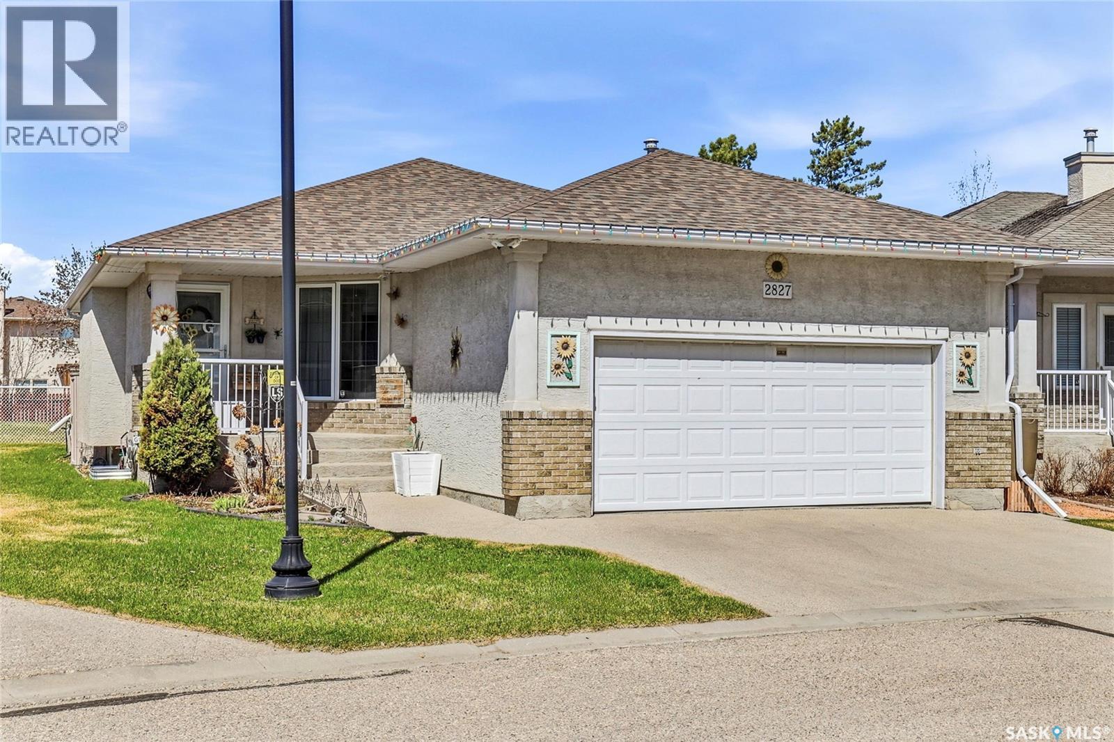 2827 Meadow Park Crescent E, Regina, SK - Outdoor With Facade