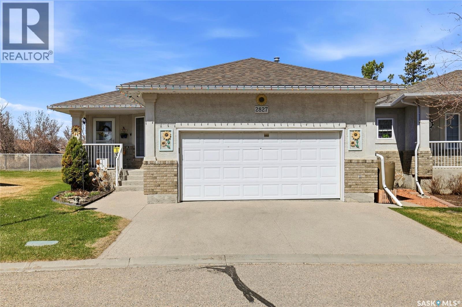 2827 Meadow Park Crescent E, Regina, SK - Outdoor