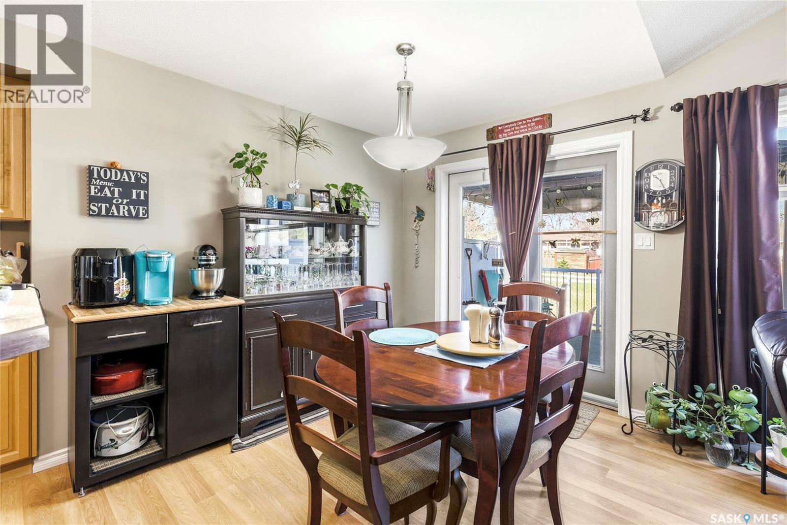 2827 Meadow Park Crescent E, Regina, SK - Indoor Photo Showing Dining Room