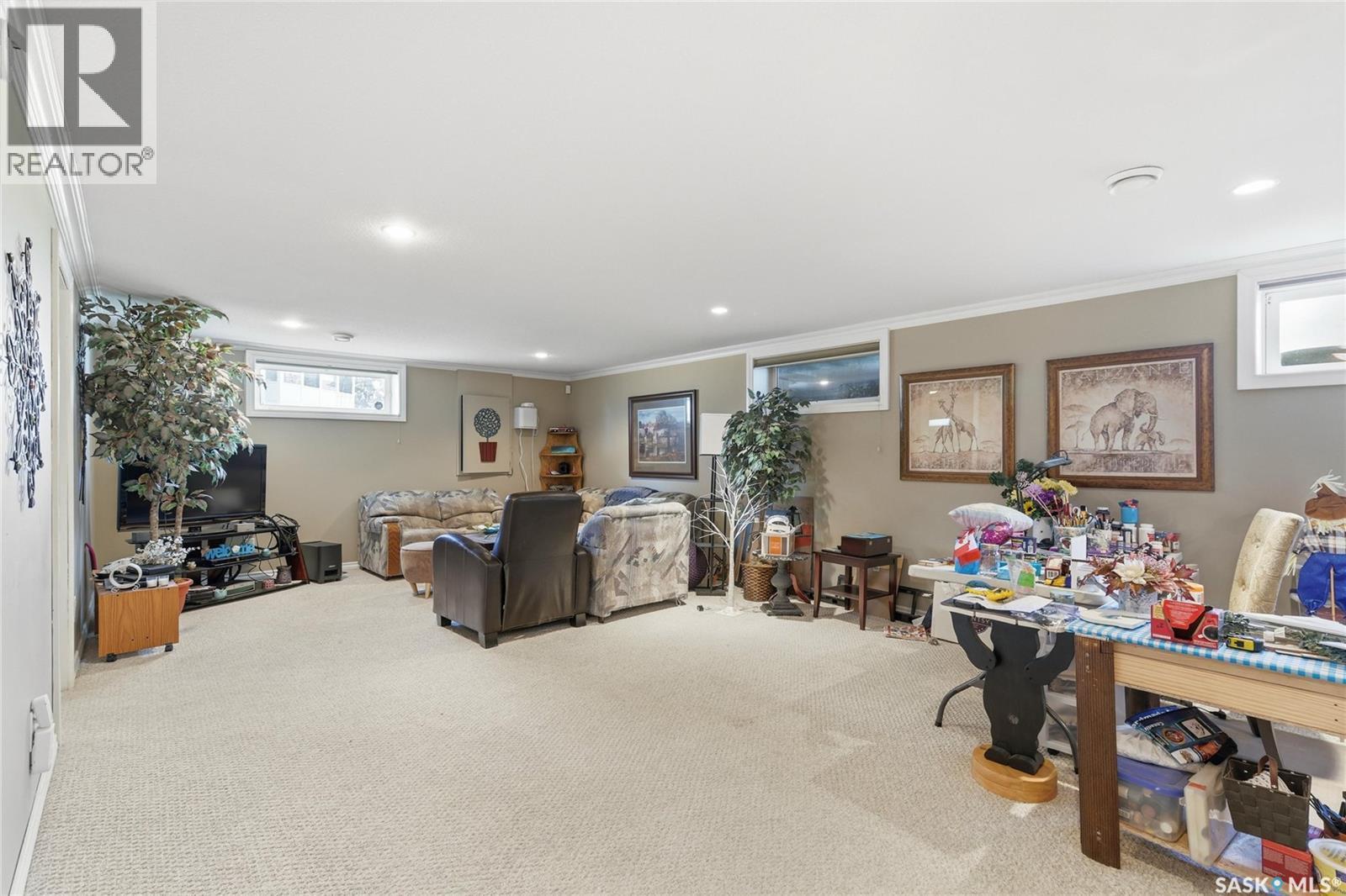 2827 Meadow Park Crescent E, Regina, SK - Indoor