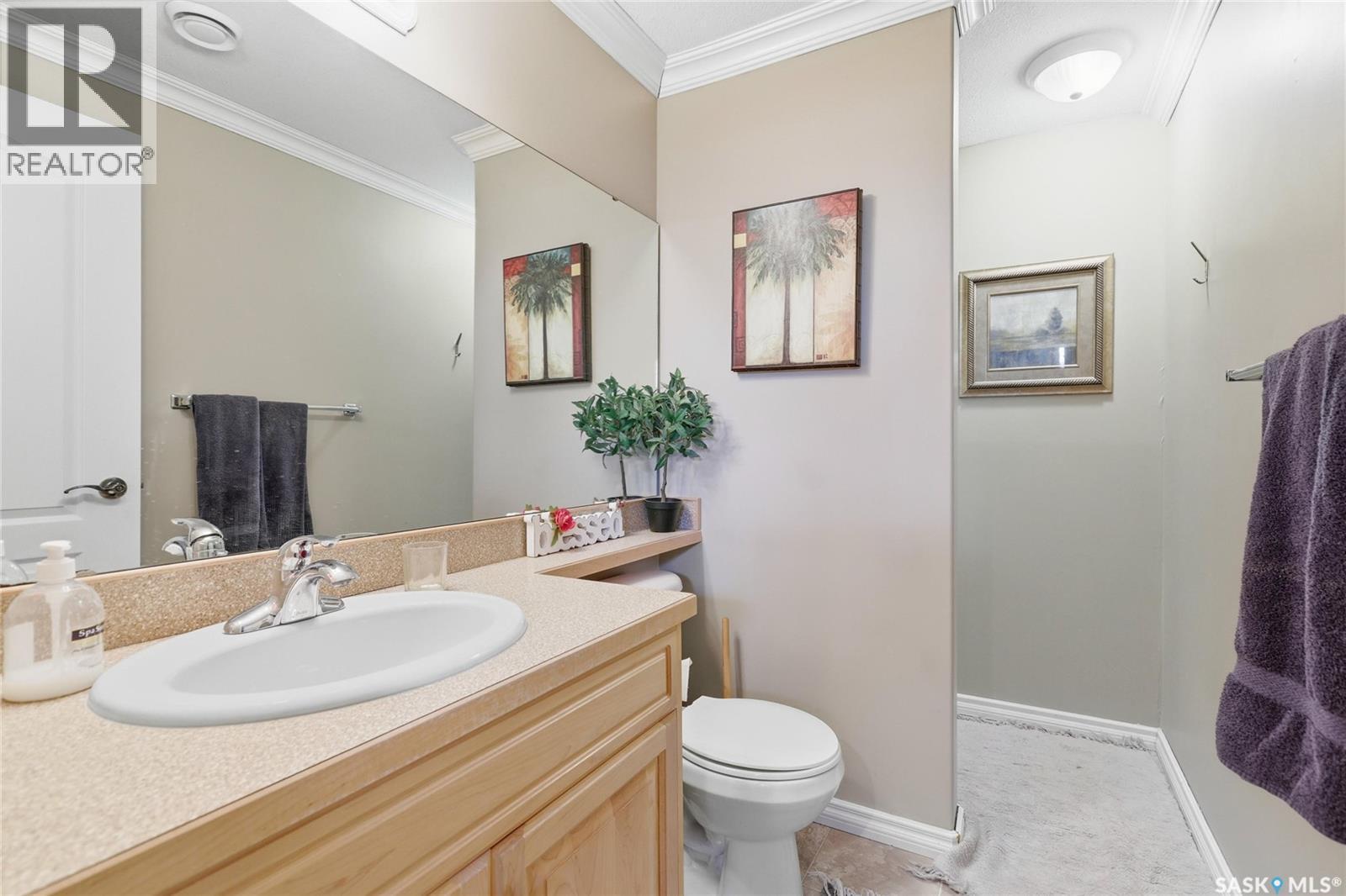 2827 Meadow Park Crescent E, Regina, SK - Indoor Photo Showing Bathroom
