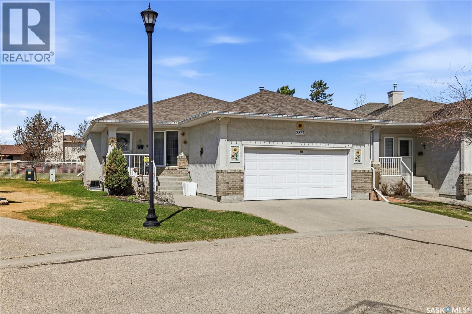 2827 Meadow Park Crescent E, Regina, SK - Outdoor With Facade