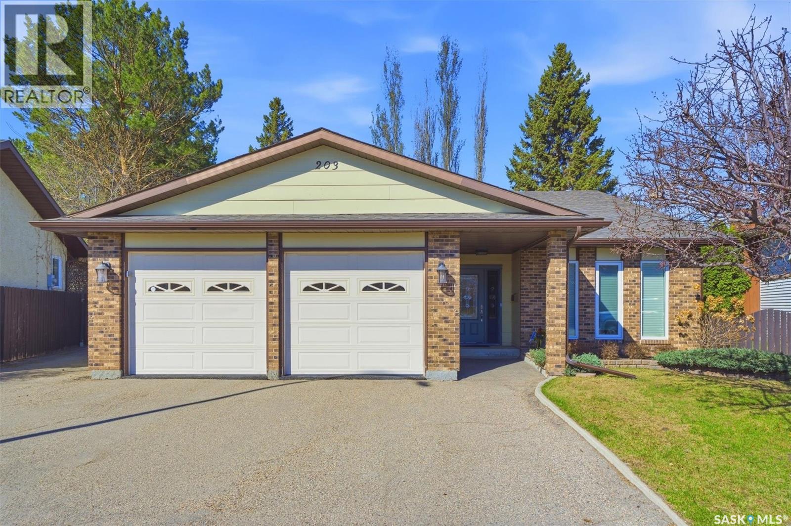 203 Gustin Crescent, Saskatoon, SK - Outdoor