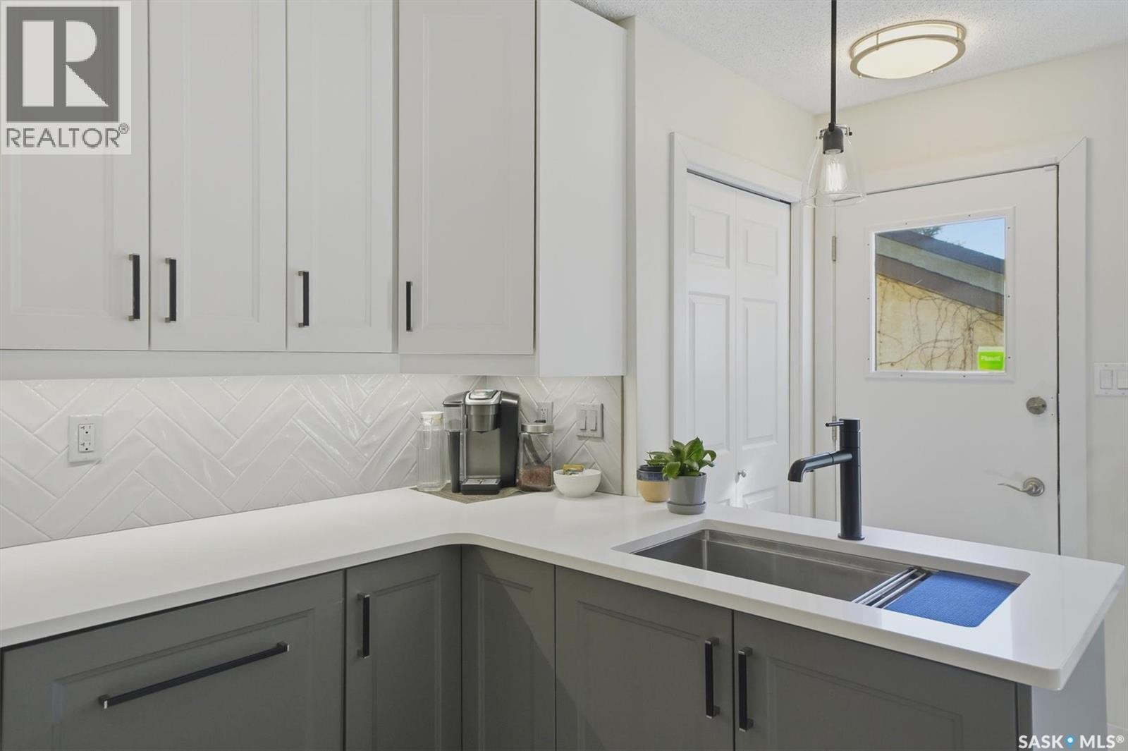 203 Gustin Crescent, Saskatoon, SK - Indoor Photo Showing Kitchen With Double Sink