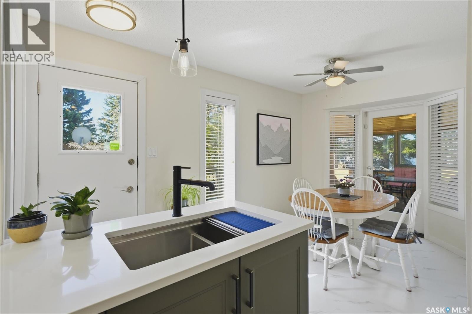 203 Gustin Crescent, Saskatoon, SK - Indoor Photo Showing Dining Room