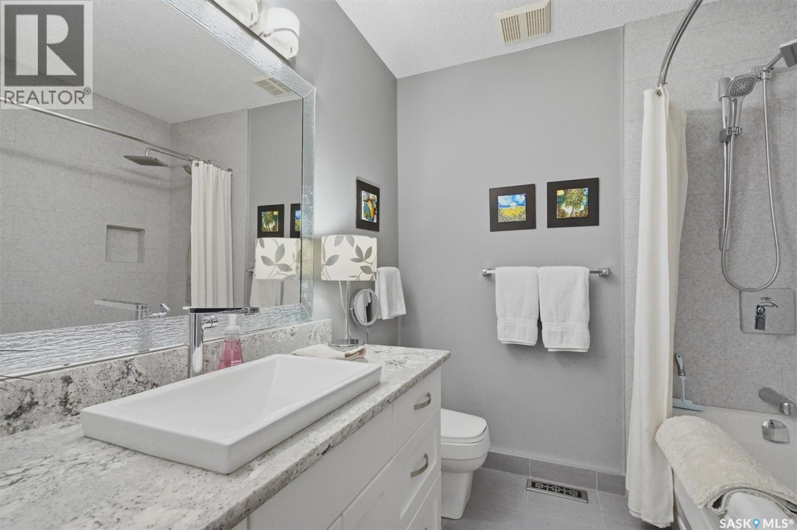 203 Gustin Crescent, Saskatoon, SK - Indoor Photo Showing Bathroom