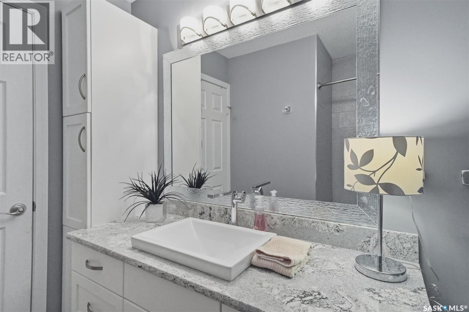 203 Gustin Crescent, Saskatoon, SK - Indoor Photo Showing Bathroom