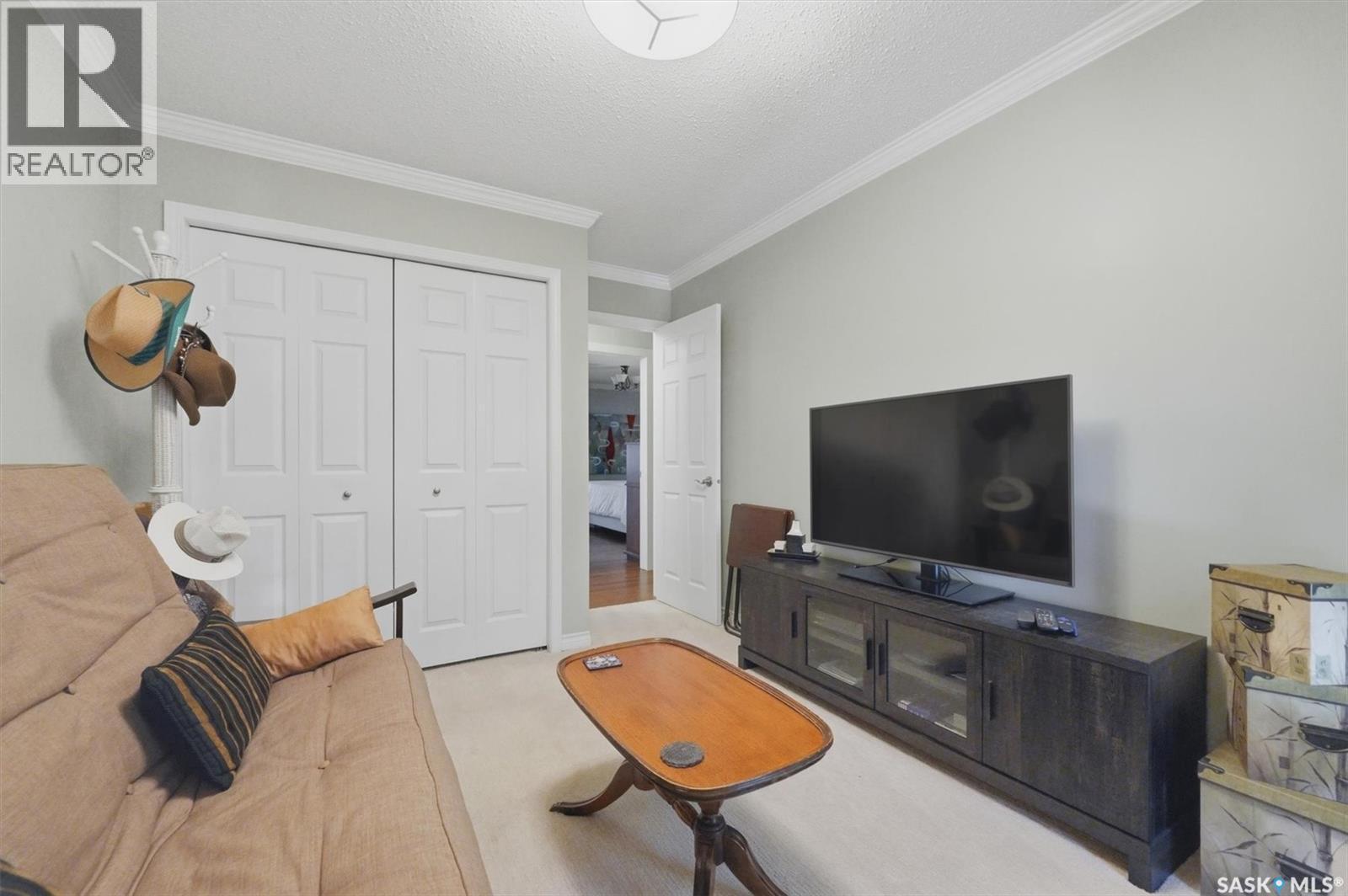 203 Gustin Crescent, Saskatoon, SK - Indoor Photo Showing Living Room