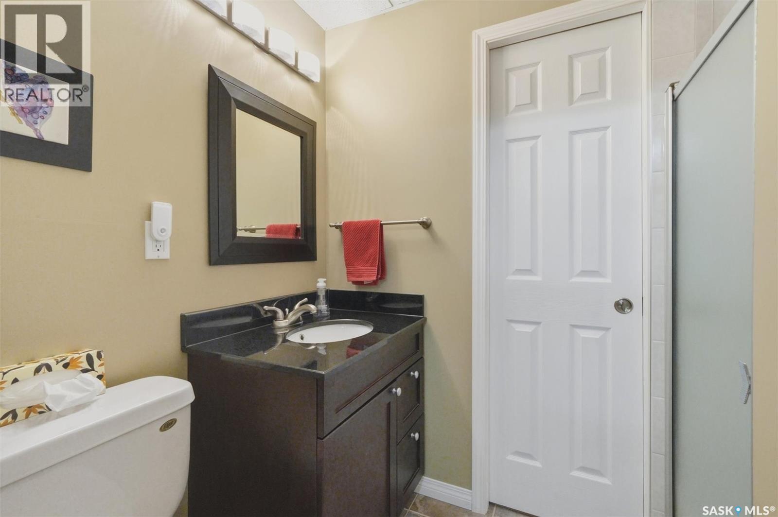 203 Gustin Crescent, Saskatoon, SK - Indoor Photo Showing Bathroom