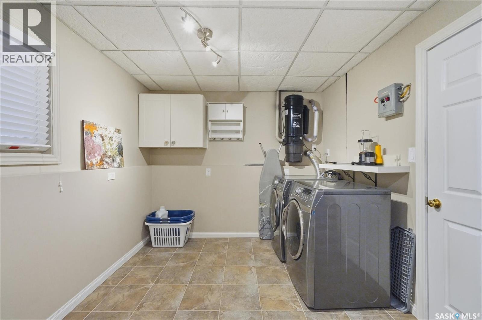 203 Gustin Crescent, Saskatoon, SK - Indoor Photo Showing Laundry Room