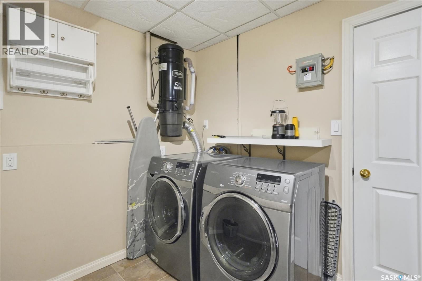 203 Gustin Crescent, Saskatoon, SK - Indoor Photo Showing Laundry Room