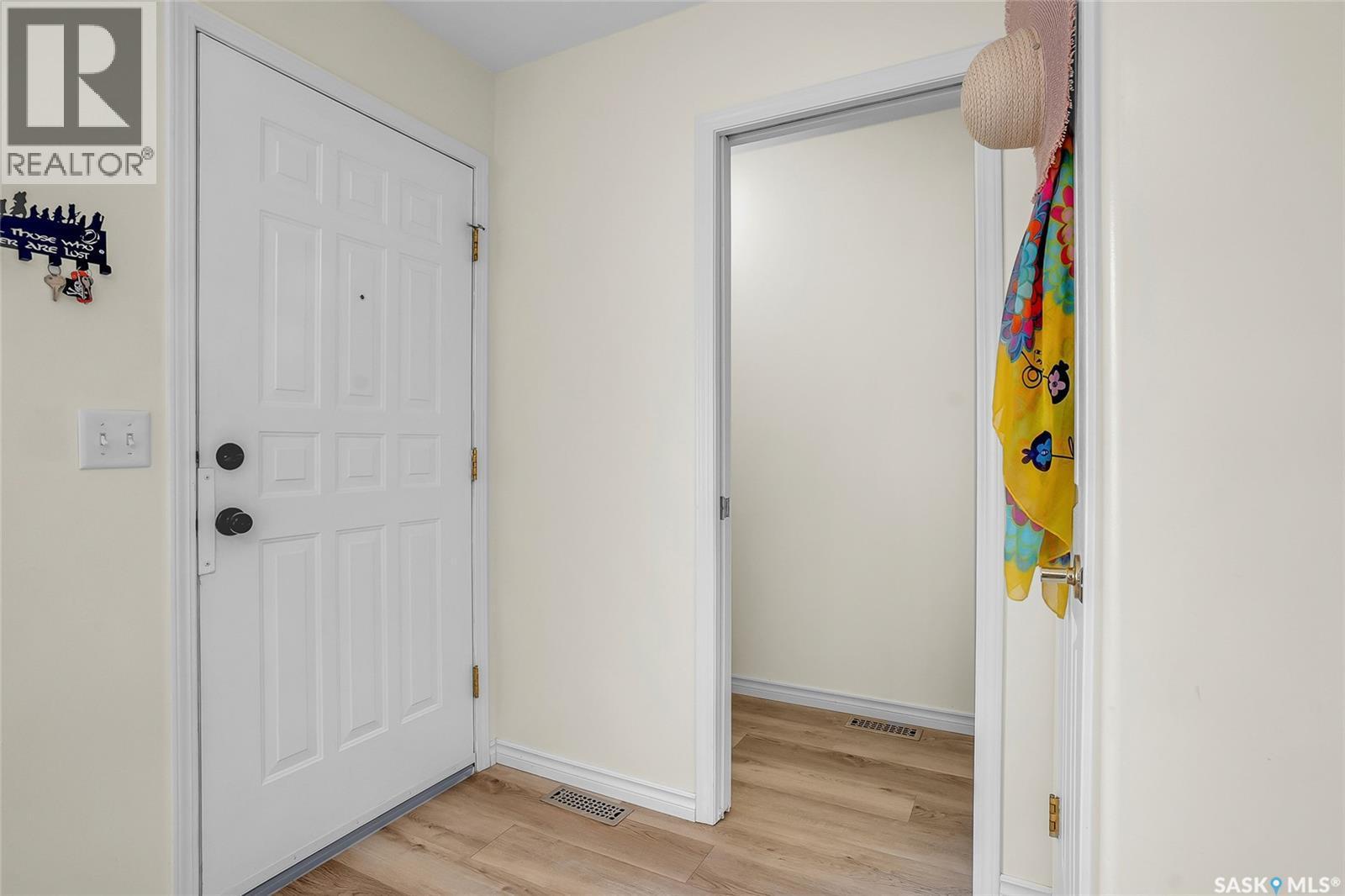 1122 12Th Street E, Saskatoon, SK - Indoor