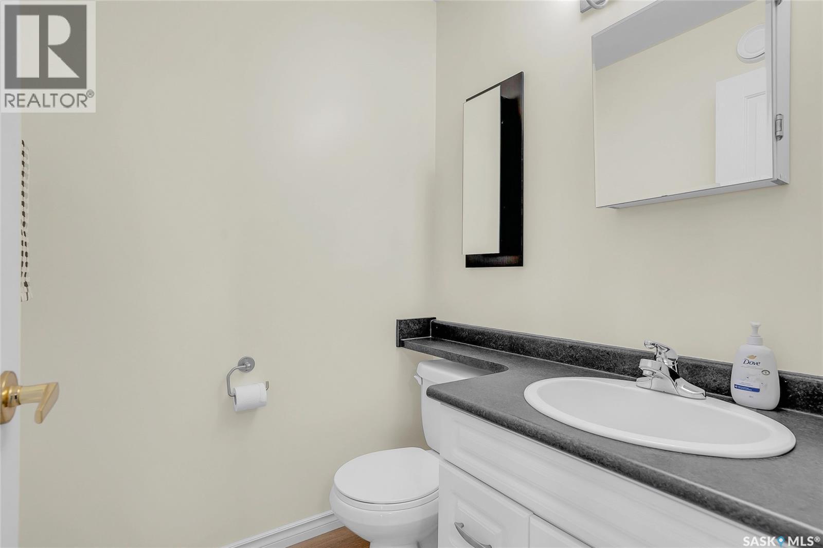 1122 12Th Street E, Saskatoon, SK - Indoor Photo Showing Bathroom