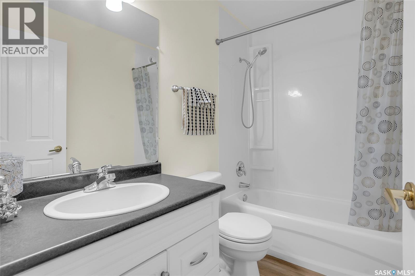 1122 12Th Street E, Saskatoon, SK - Indoor Photo Showing Bathroom