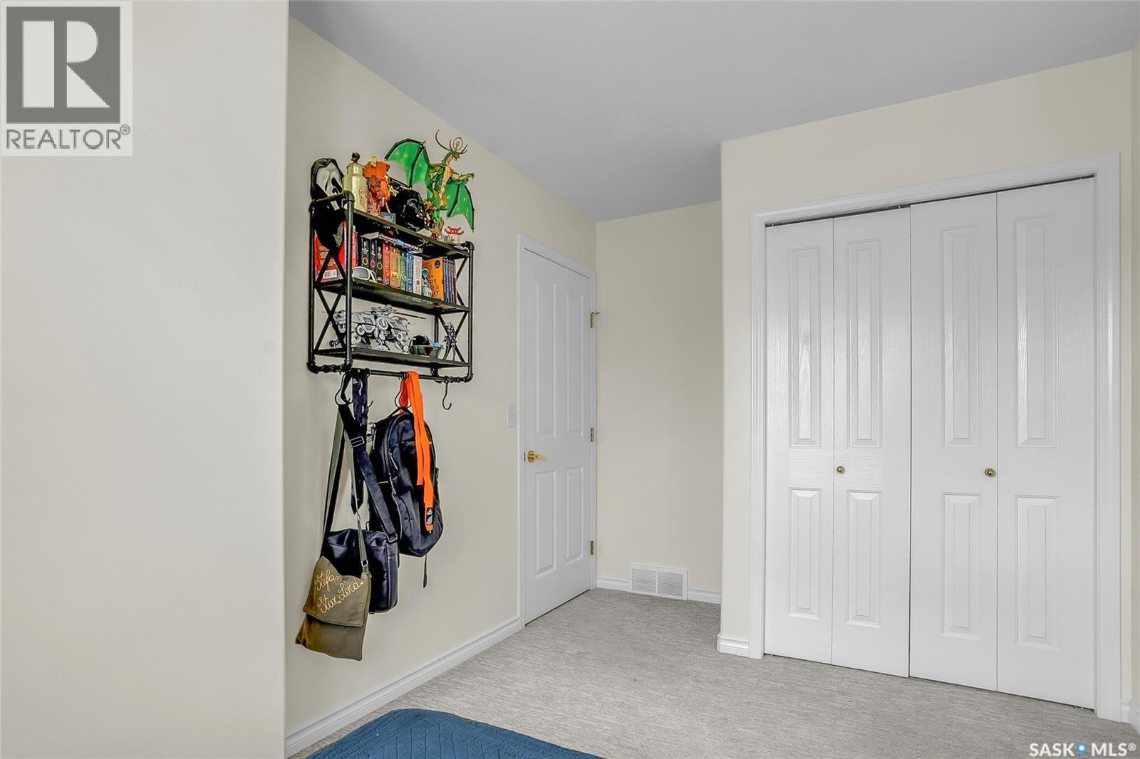 1122 12Th Street E, Saskatoon, SK - Indoor