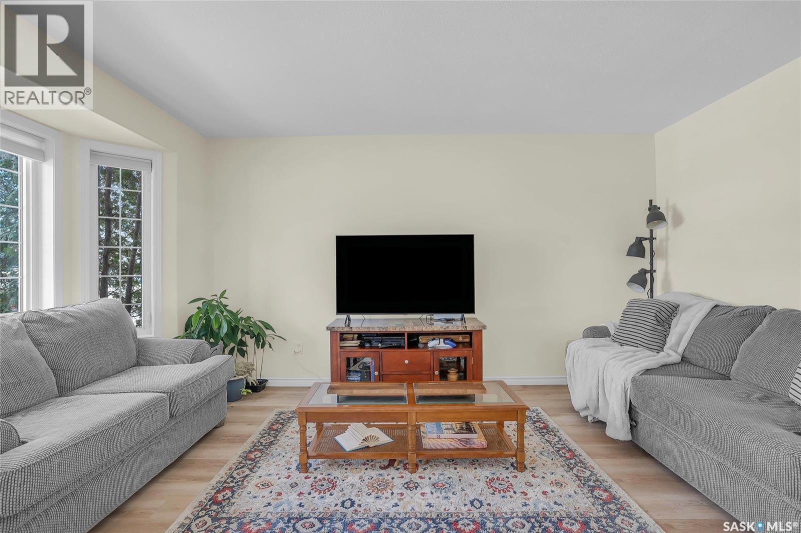 1122 12Th Street E, Saskatoon, SK - Indoor Photo Showing Living Room