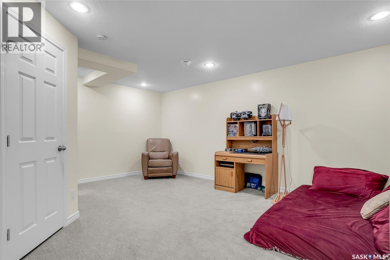 1122 12Th Street E, Saskatoon, SK - Indoor