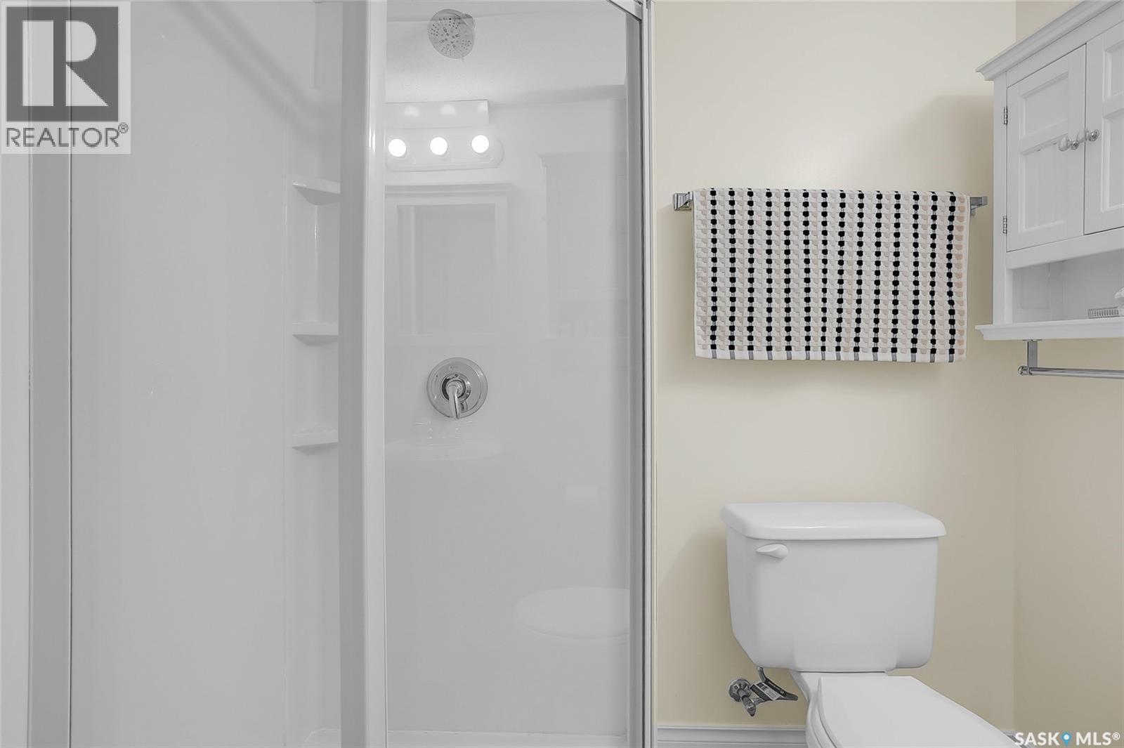 1122 12Th Street E, Saskatoon, SK - Indoor Photo Showing Bathroom