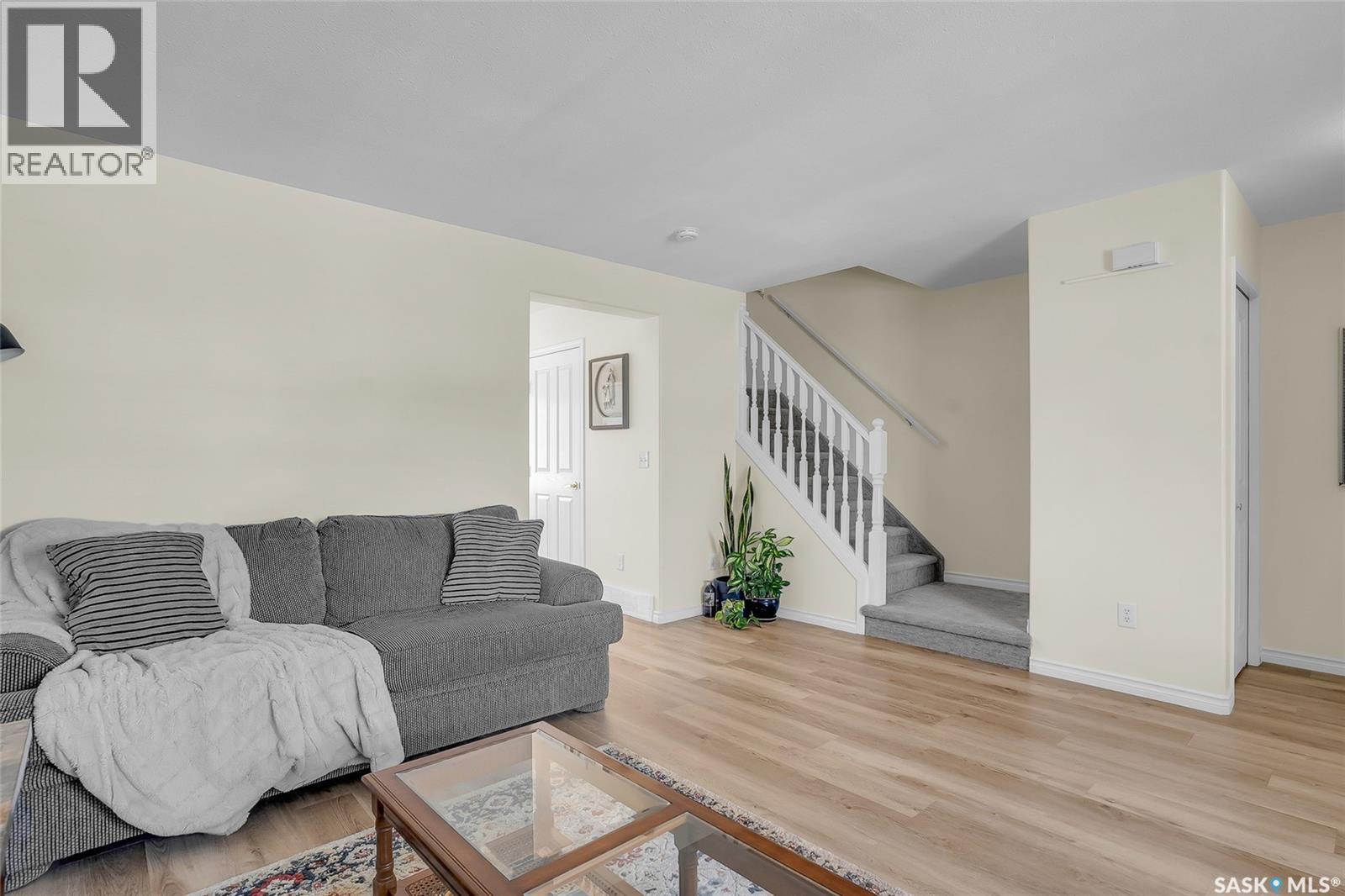 1122 12Th Street E, Saskatoon, SK - Indoor Photo Showing Living Room