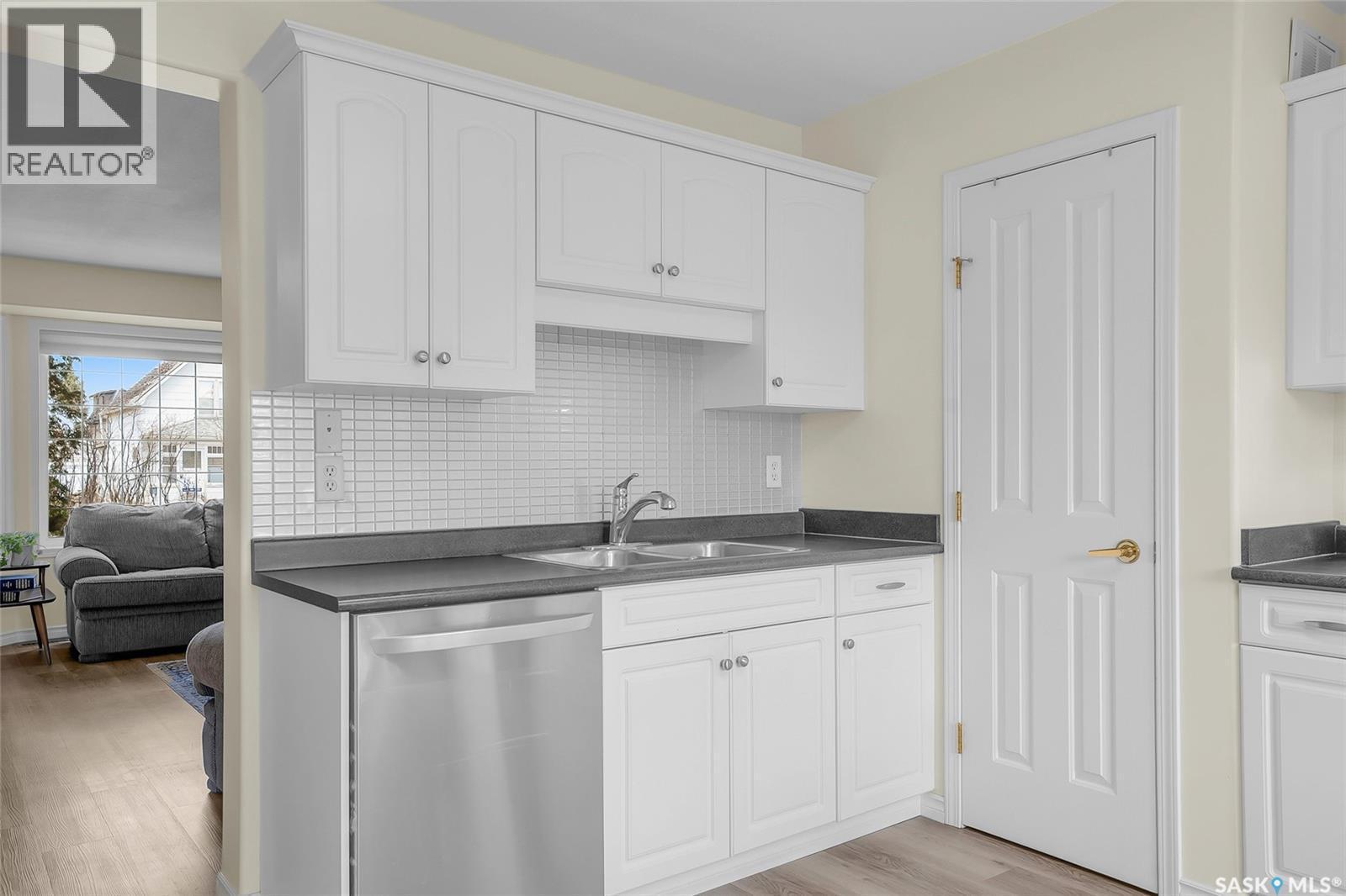 1122 12Th Street E, Saskatoon, SK - Indoor Photo Showing Kitchen With Double Sink