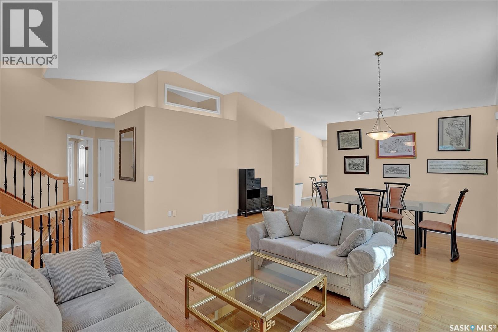 1684 Fenwick Crescent N, Regina, SK - Indoor Photo Showing Living Room