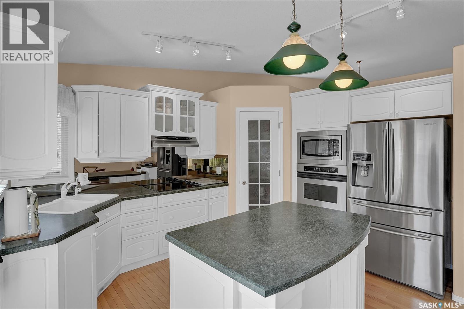 1684 Fenwick Crescent N, Regina, SK - Indoor Photo Showing Kitchen