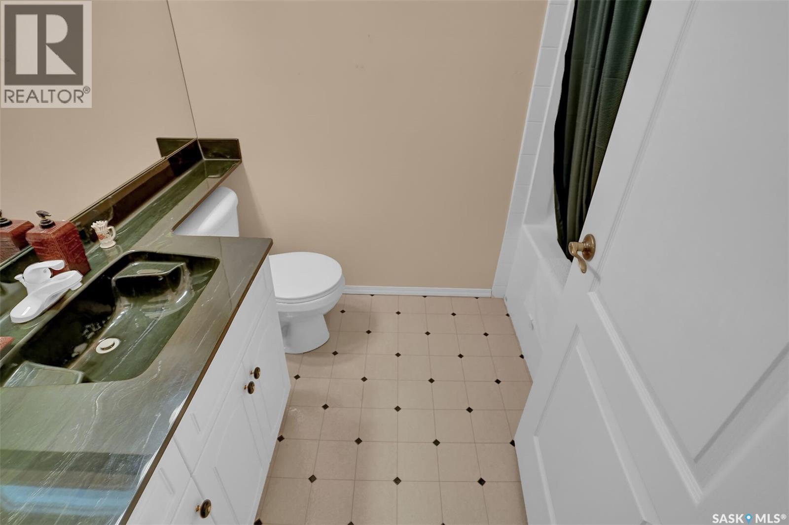 1684 Fenwick Crescent N, Regina, SK - Indoor Photo Showing Bathroom