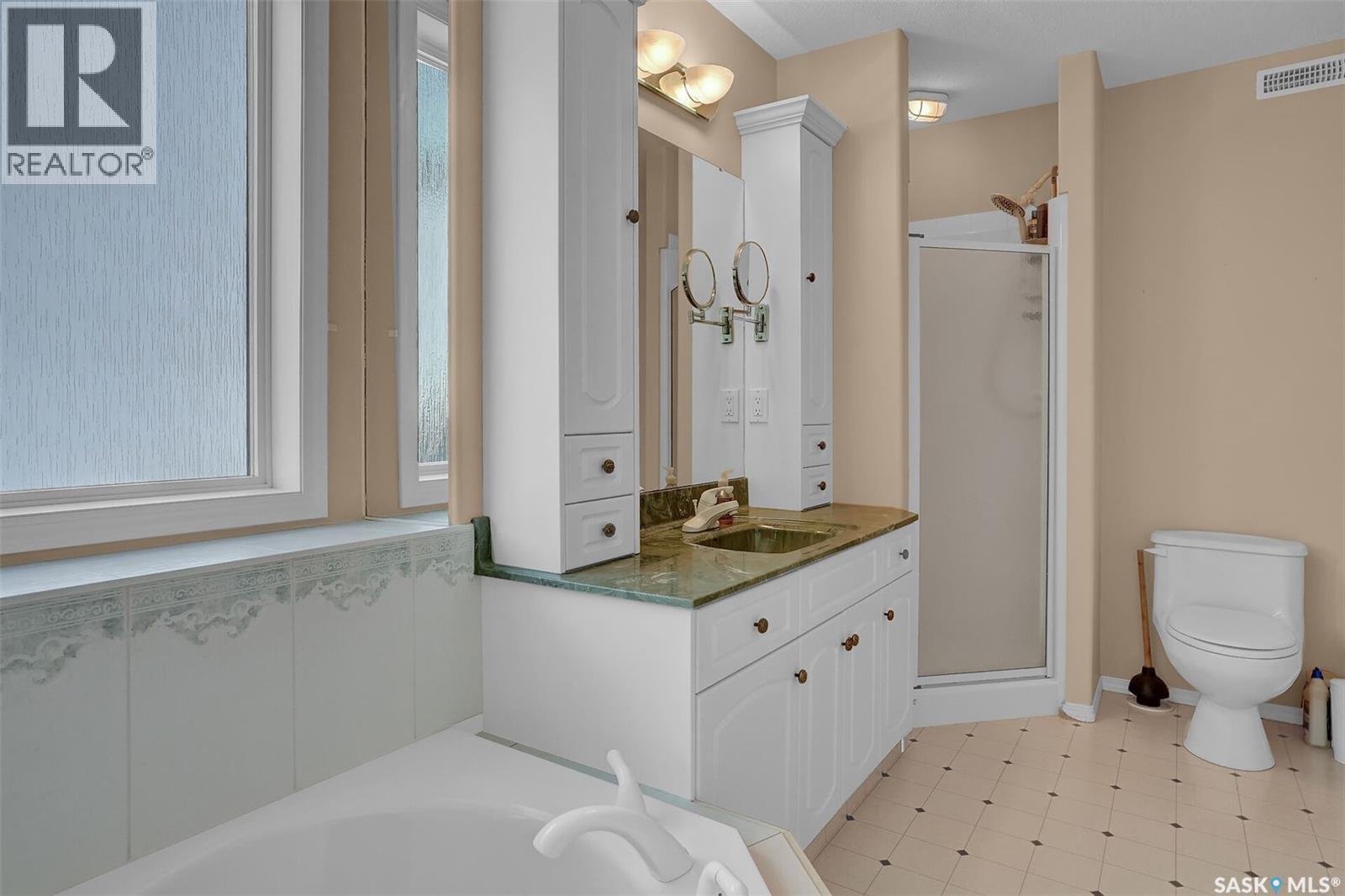 1684 Fenwick Crescent N, Regina, SK - Indoor Photo Showing Bathroom