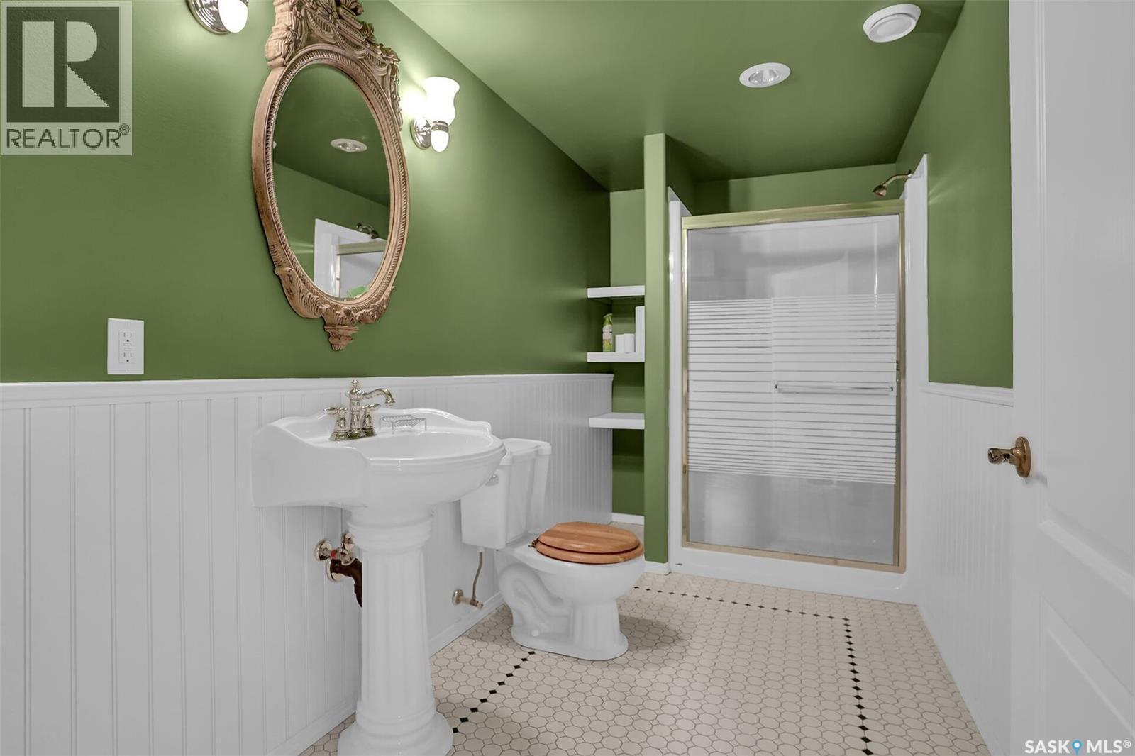 1684 Fenwick Crescent N, Regina, SK - Indoor Photo Showing Bathroom