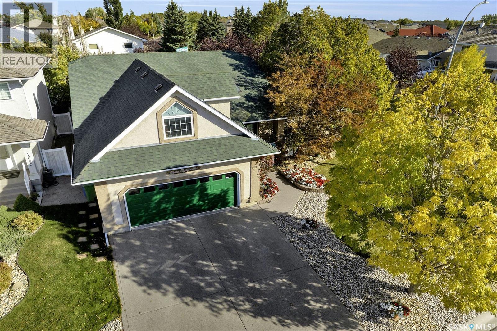 1684 Fenwick Crescent N, Regina, SK - Outdoor
