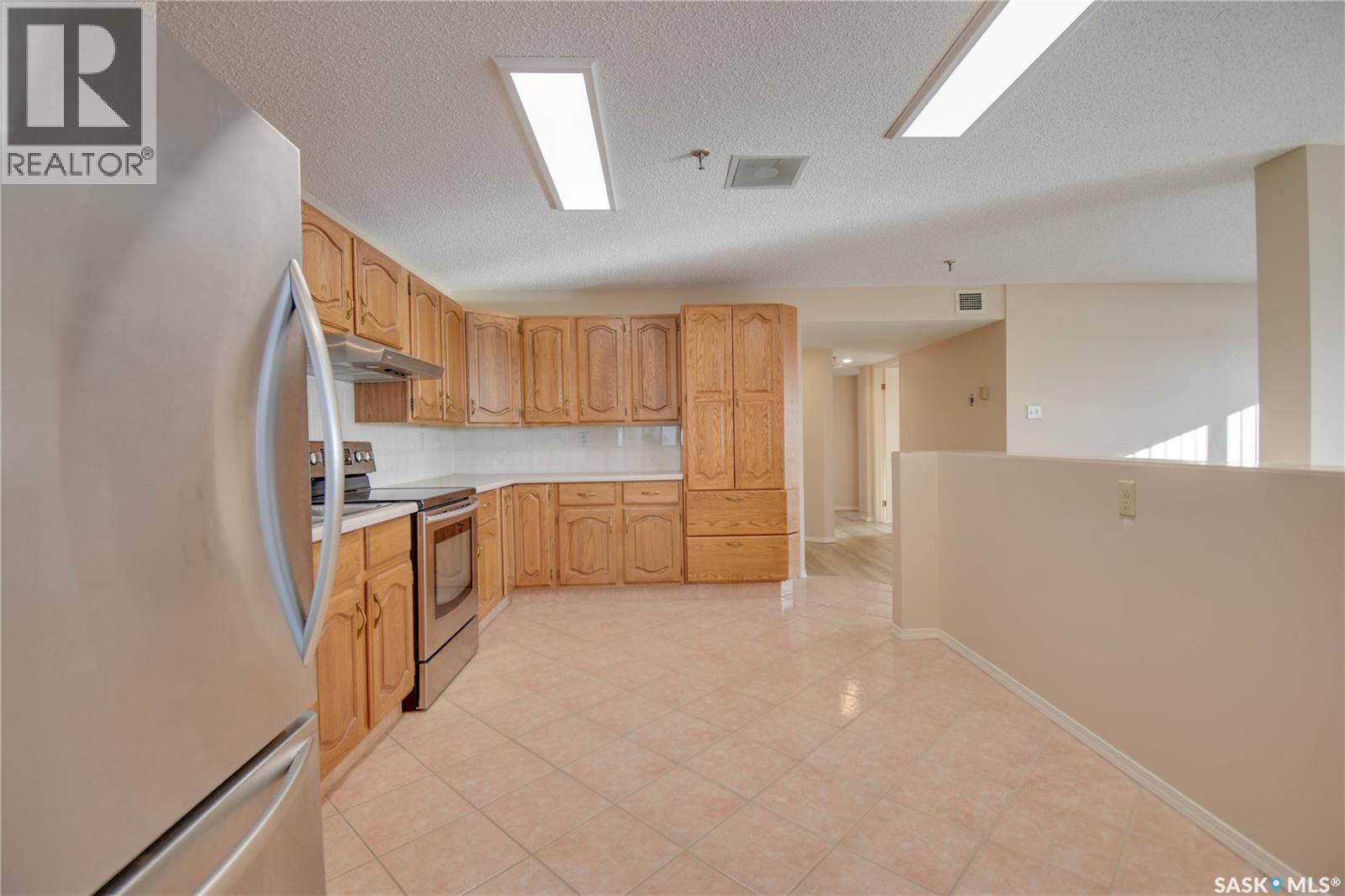 1003 510 5Th Avenue N, Saskatoon, SK - Indoor Photo Showing Kitchen