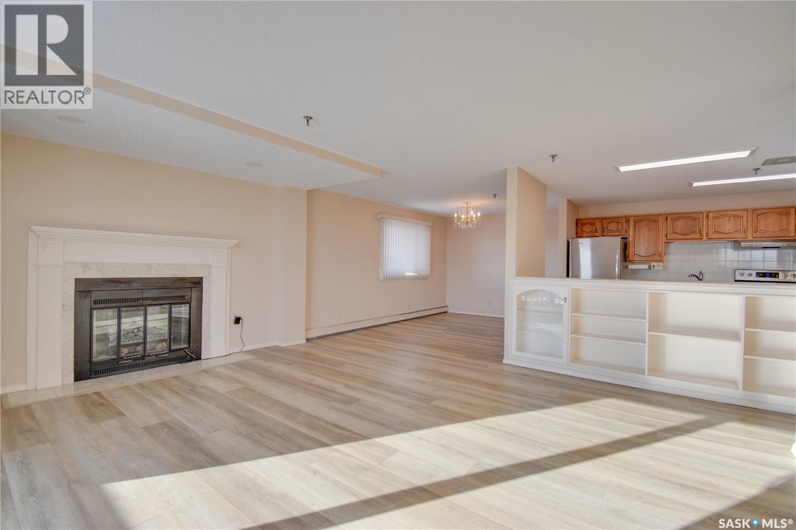 1003 510 5Th Avenue N, Saskatoon, SK - Indoor Photo Showing Living Room With Fireplace
