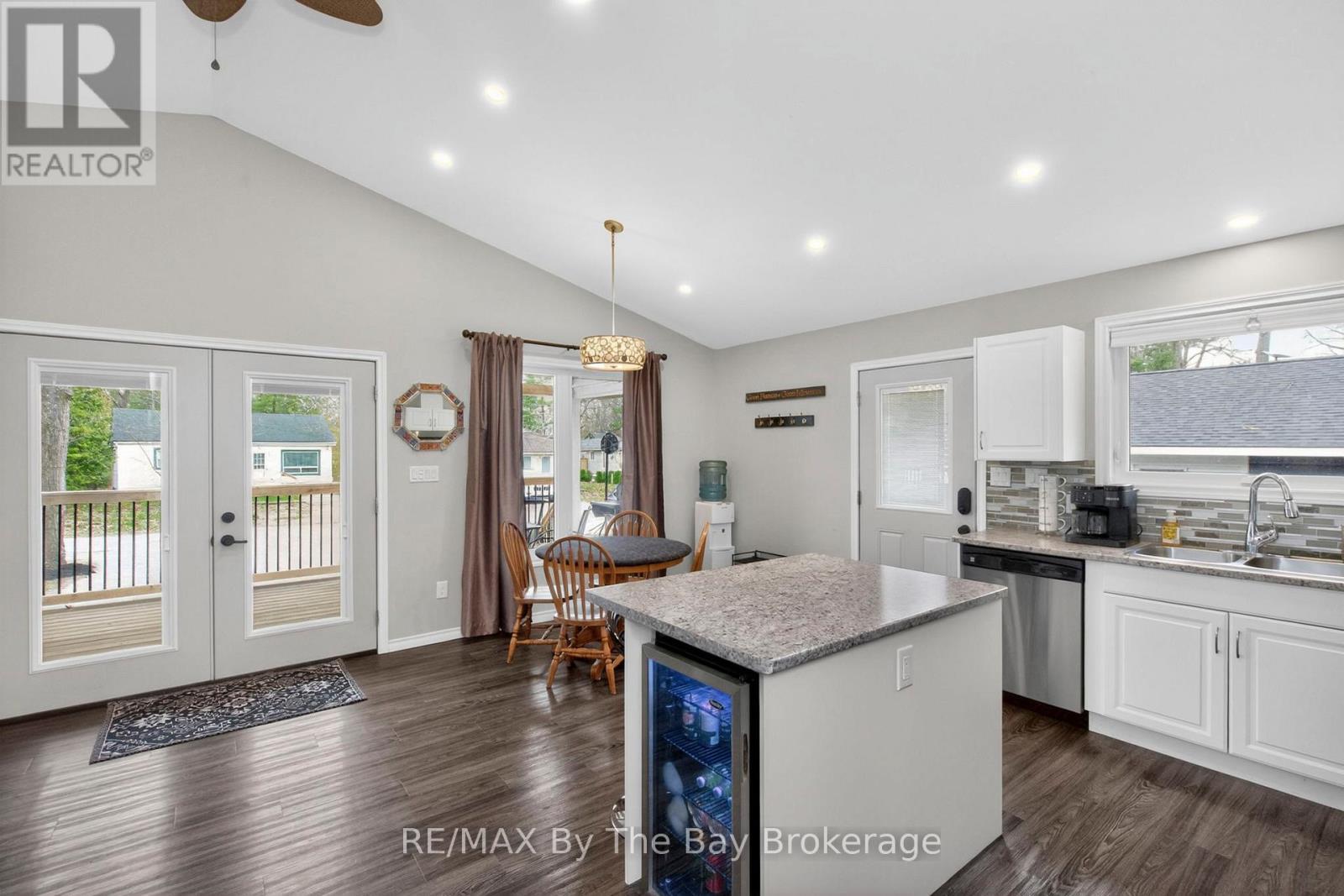 12 5Th Lane, Wasaga Beach, ON - Indoor Photo Showing Kitchen With Double Sink