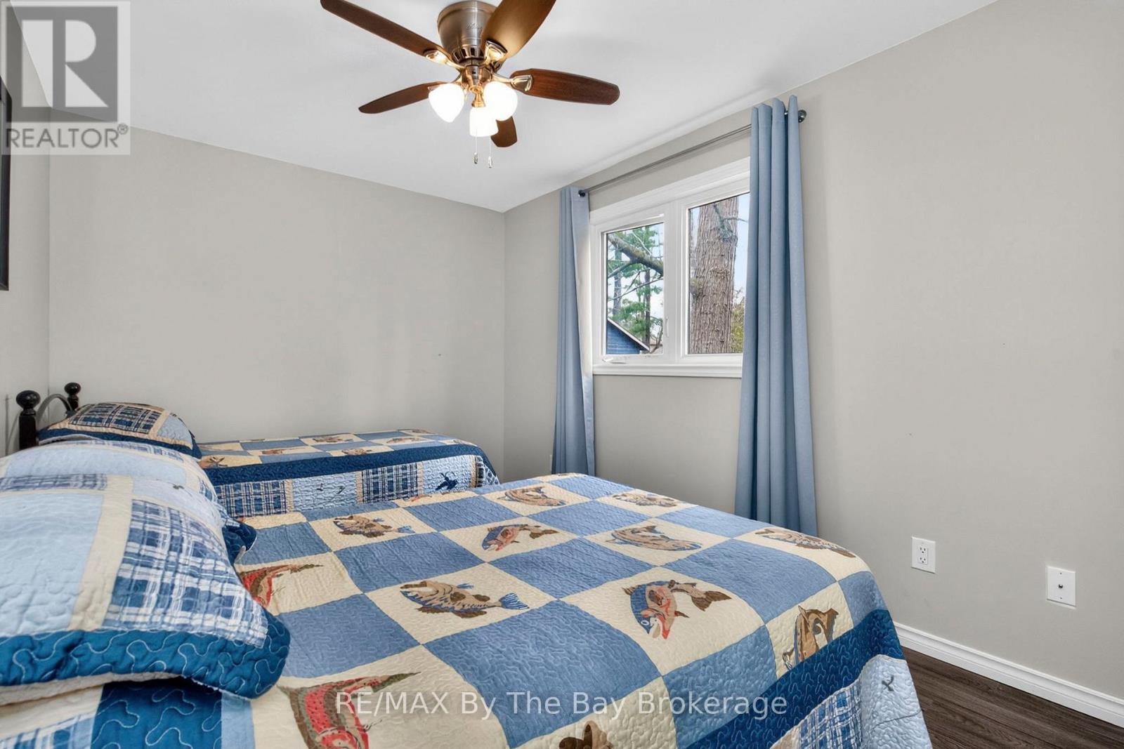 12 5Th Lane, Wasaga Beach, ON - Indoor Photo Showing Bedroom