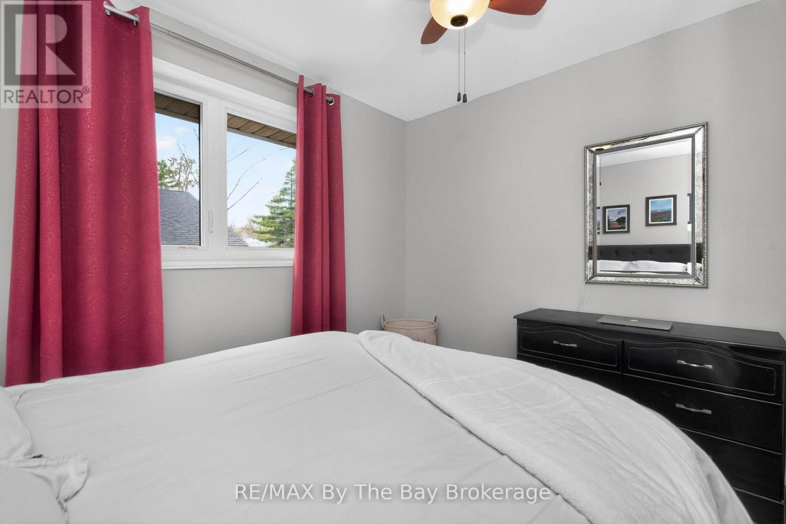 12 5Th Lane, Wasaga Beach, ON - Indoor Photo Showing Bedroom