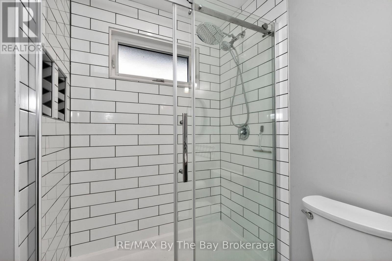 12 5Th Lane, Wasaga Beach, ON - Indoor Photo Showing Bathroom