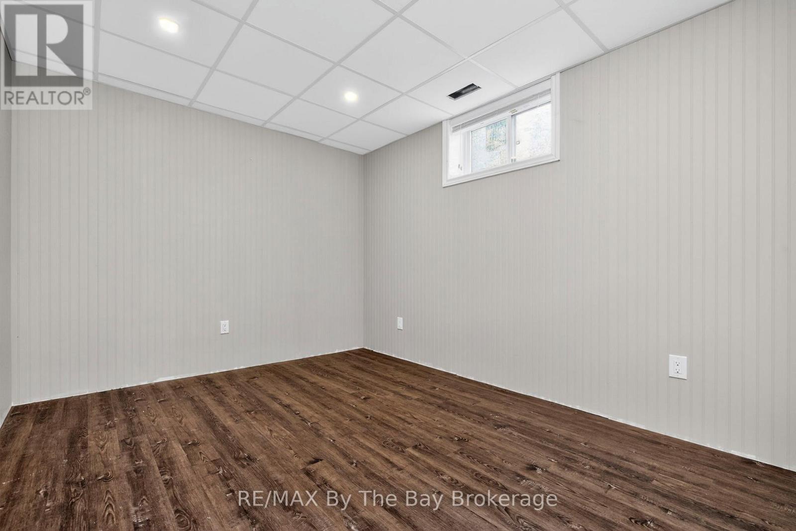 12 5Th Lane, Wasaga Beach, ON - Indoor Photo Showing Other Room